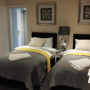 Super Deluxe Family Room